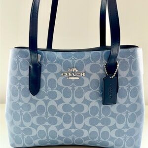 (NWT) Coach Avenue Carryall Tote - Light Denim Midnight